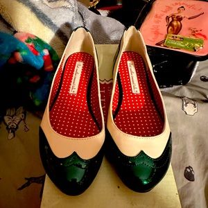 B.A.I.T wingtip shoes green. Size 7